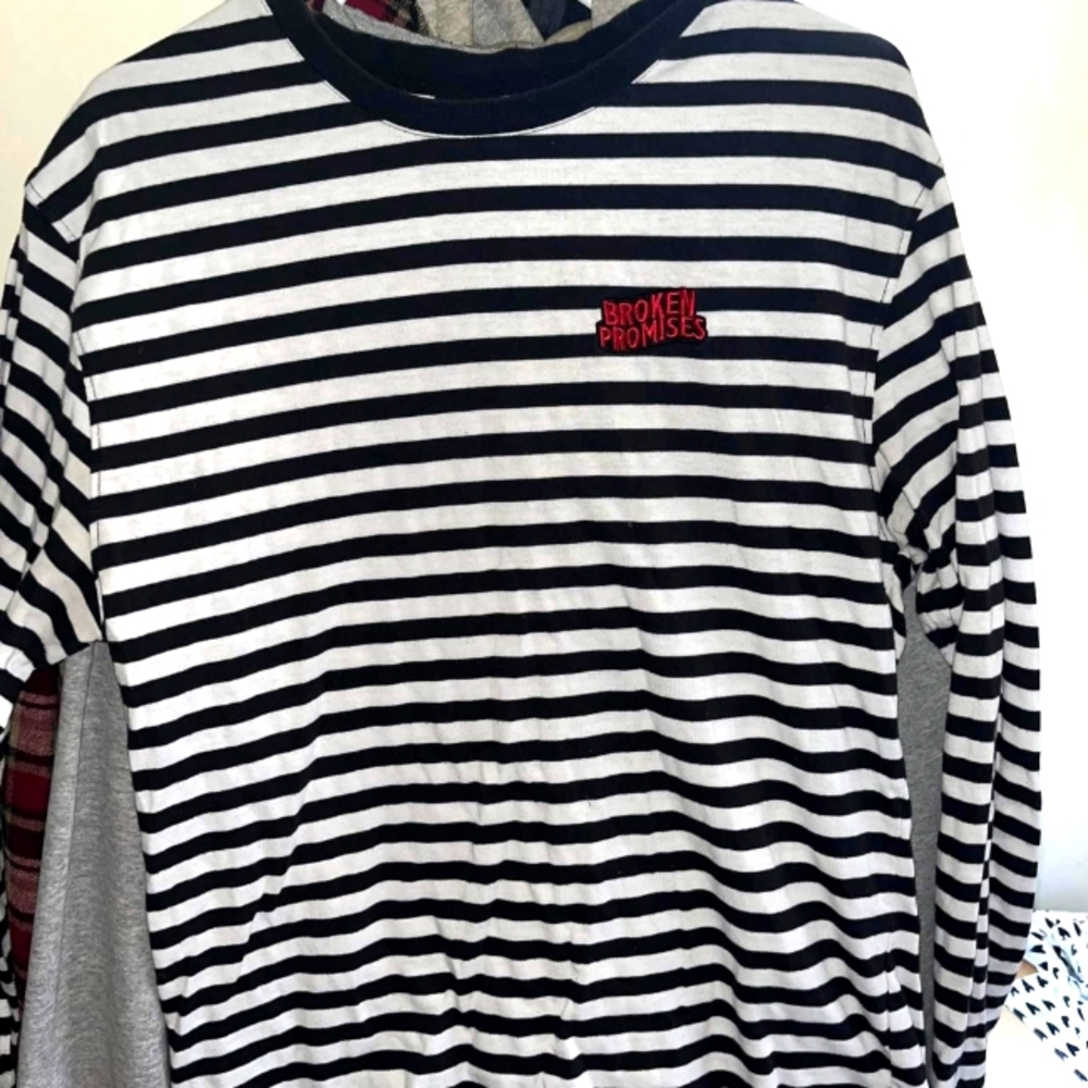 Men's size L broken promises shirt